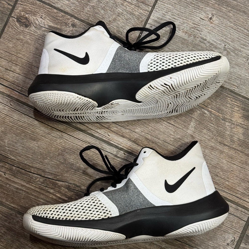 Nikes - Picture 4 of 8